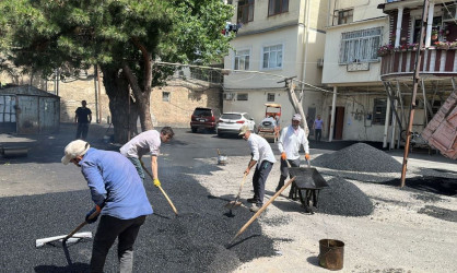 Nəsimi rayonu 28 May küçəsi 48,50 və Nizami küçəsi  119 saylı binaları əhatə edən məhəllədaxili  yollarda cari təmir və asfaltlaşma işləri aparılıb.