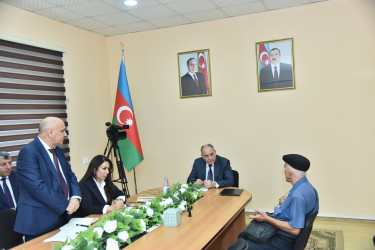 Nəsimi rayon İcra Hakimiyyətinin başçısı növbəti səyyar qəbul keçirib