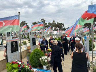 Vətən müharibəsi Şəhidi Hüseynzadə Həmidağa Bağı oğlunun doğum günündə əziz xatirəsi yad olundu.