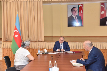 Nəsimi rayon İcra Hakimiyyətinin başçısı növbəti səyyar qəbul keçirib