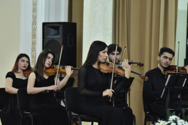 Nəsimi rayonunda Ulu Öndər Heydər Əliyevin anım gününə həsr olunmuş tədbir keçirilib.