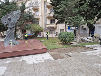 Nəsimi rayonunda Taras Şevçenkonun heykəlinin yerləşdiyi parkda cari təmir işləri davam etdirilir.