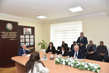 Nəsimi rayon İcra Hakimiyyətinin başçısı səyyar qəbul keçirib