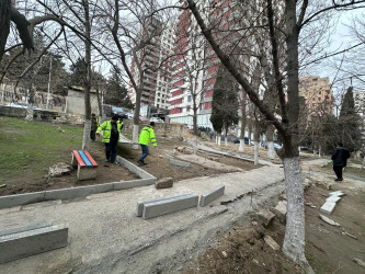 Cavadxan küçəsi 21 saylı ünvanda abadlıq-quruculuq işləri davam edir.