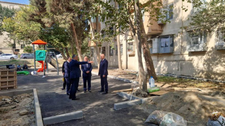 H.B.Əliyev küçəsi 9, 11, 15 və 17 saylı binaların ətrafında abadlıq-quruculuq işləri davam etdirilir.