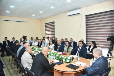 Nəsimi rayon İcra Hakimiyyətinin başçısı növbəti səyyar qəbul keçirib