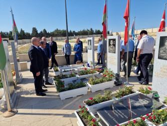 Vətən Müharibəsi Şəhidlərinin və Şəhid Kazımov Vüsal Vüqar oğlunun doğum günü ərəfəsində xatirəsi yad olundu.