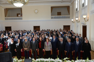 Nəsimi rayonunda Ümummilli lider Heydər Əliyevin anadan olmasının 101 illiyi münasibətilə “Ulu öndər Heydər Əliyev Azərbaycan dövlətçiliyinin xilaskarı, müasir müstəqil Azərbaycanın banisidir ” adlı tədbir keçirilib.