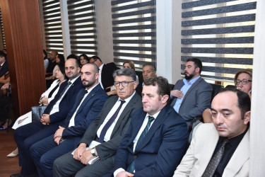 Nəsimi rayon İcra Hakimiyyətində respublikanın ali təhsil müəssisələrinə qəbul imtahanlarında rayon üzrə yüksək bal toplayan məzunlarla görüş keçirilib