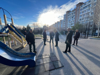 Nəsimi rayonu 4-cü mikrorayonda yerləşən İzmit parkında cari təmir işləri aparılır.