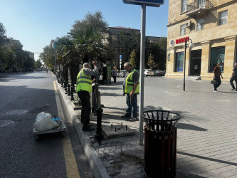 Nəsimi rayonunda kiçik tullantılar üçün nəzərdə tutulmuş yeni kiçik ölçülü tullantı qablarının quraşdırılması işləri həyata keçirilir.