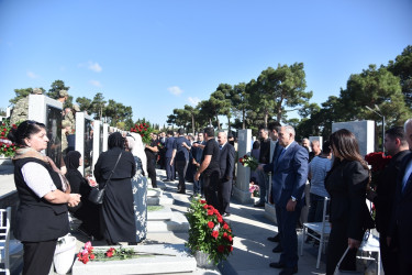 Nəsimi rayon ictimaiyyətinin nümayəndələri Anım Günü münasibətilə Hərbi Memorial Məzarlığı ziyarət etdi.