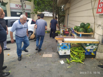 Nəsimi rayonunda küçə ticarətinin qarşısının alınması istiqamətində tədbirlər davam etdirilir.