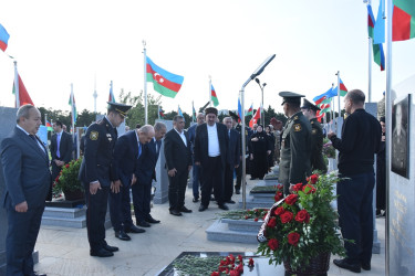 Anım günündə 2 saylı Fəxri və Şəhidlər Xiyabanında  dəfn olunmuş Şəhidlər ziyarət olundu.