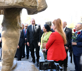 Prezident İlham Əliyev Bakıda Aşıq Ələsgərin abidəsinin açılışında iştirak edib