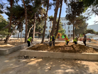 Cavadxan küçəsi 34 və 38 saylı ünvanda abadlıq-quruculuq işləri davam edir.