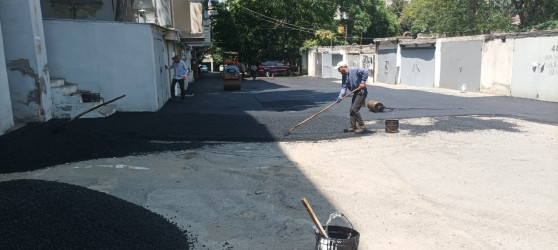 Səməd Vurğun 116 saylı ünvanda məhəllədaxili yollarda cari təmir  və asfaltlaşma işləri aparılıb.