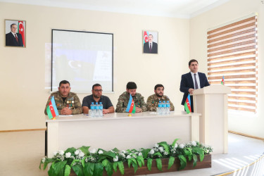 Nəsimi rayonunda “Konstitusiya və Suverenlik İli” çərçivəsində Vətən müharibəsi iştirakçıları rayon məktəbliləri ilə görüşdü