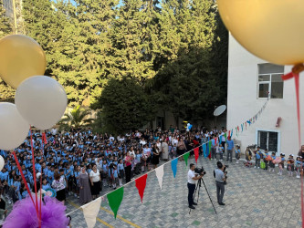 Nəsimi rayonu tam orta məktəblərində Bilik günü qeyd olundu.