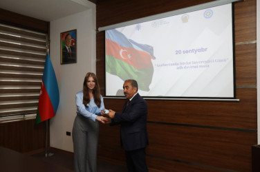 Nəsimi rayonunda 20 Sentyabr - Azərbaycanda Dövlət Suverenliyi Günü münasibətilə “Azərbaycanın Suverenliyi - Milli İradəmizin Təntənəsi” mövzusunda dəyirmi masa keçirilib.