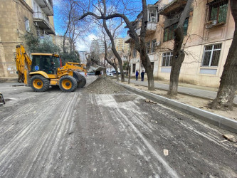 Nəsimi rayonunda asfaltlaşma işləri davam edir.