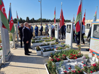 Vətən Müharibəsi Şəhidlərinin və Şəhid Kazımov Vüsal Vüqar oğlunun doğum günü ərəfəsində xatirəsi yad olundu.