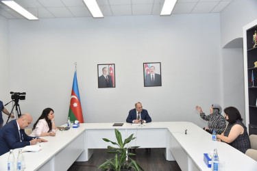Nəsimi rayon İcra Hakimiyyətinin başçısı növbəti səyyar qəbul keçirib