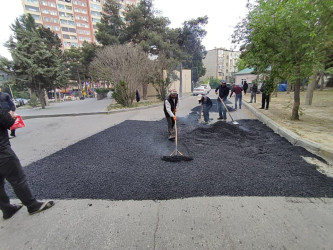 Məhəllədaxili yollarında asfaltlaşma işləri davam etdirilir.