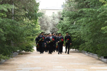 2 iyul - Polis Günü münasibəti ilə  Fəxri Xiyabanda Ulu Öndər Heydər Əliyevin məzarı ziyarət olunub