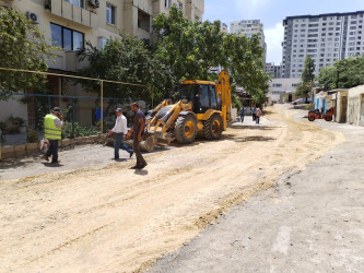 Nəsimi rayonu Ceyhun Səlimov küçəsi 7,9 saylı ünvanlarda məhəllədaxili yollarda cari təmir işlərinə başlanılıb.