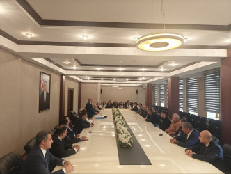 Nəsimi rayon İcra Hakimiyyətində “Heydər Əliyev Azərbaycanın dövlət qulluğu sisteminin banisidir” mövzusunda dəyirmi masa keçirilib
