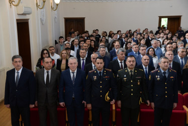 Nəsimi rayonunda Ümummilli lider Heydər Əliyevin anadan olmasının 101 illiyi münasibətilə “Ulu öndər Heydər Əliyev Azərbaycan dövlətçiliyinin xilaskarı, müasir müstəqil Azərbaycanın banisidir ” adlı tədbir keçirilib.