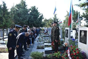 Anım günündə 2 saylı Fəxri və Şəhidlər Xiyabanında  dəfn olunmuş Şəhidlər ziyarət olundu.