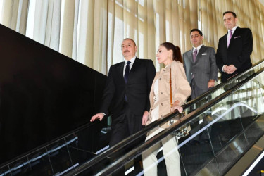 Prezident İlham Əliyev və birinci xanım Mehriban Əliyeva “The Ritz Carlton Baku” otelinin açılışında iştirak ediblər .