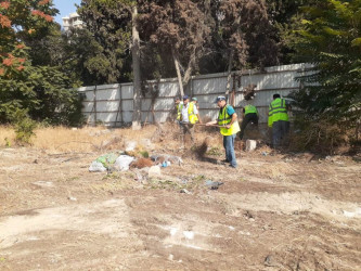 Rayonda tikinti aparılan binaların hasara alınmış ərazilərində  sanitar təmizlik işləri aparılıb.