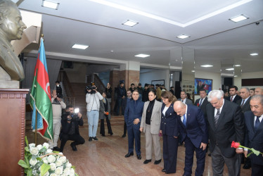 Nəsimi rayonunda Ulu Öndər Heydər Əliyevin anım gününə həsr olunmuş “Ən böyük Azərbaycanlı” adlı tədbir keçirildi.