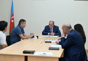 Nəsimi rayon İcra Hakimiyyətinin başçısı növbəti səyyar qəbul keçirib.