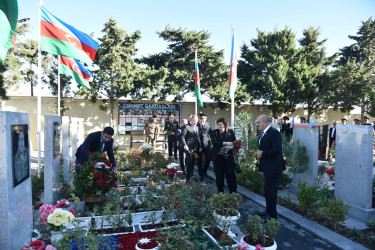 Anım günündə 2 saylı Fəxri və Şəhidlər Xiyabanında dəfn olunmuş Şəhidlər ziyarət olundu