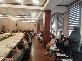 15 Sentyabr - Bilik Günü ərəfəsində Nəsimi rayon İcra Hakimiyyəti tərəfindən bir qrup məktəbliyə məktəbli formaları verilmişdir.