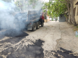 Məhəllədaxili yollarında asfaltlaşma işləri davam etdirilir.