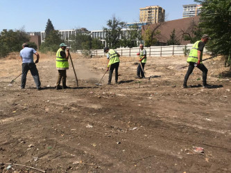 Rayonda tikinti aparılan binaların hasara alınmış ərazilərində  sanitar təmizlik işləri aparılıb.