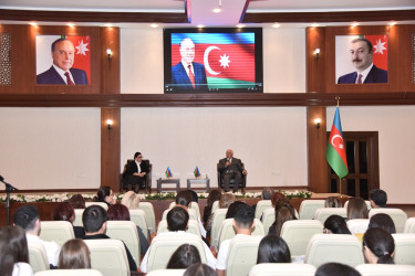 Nəsimi rayonunda Ümummilli lider Heydər Əliyevin anadan olmasının 102 illiyi münasibətilə “Ulu öndər Heydər Əliyev müasir müstəqil Azərbaycanın banisidir ” adlı tədbir keçirilib.