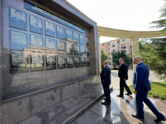 Vətən müharibəsi şəhidlərinin xatirəsinə yaradılmış Zəfər bağına baxış keçirilmişdir.