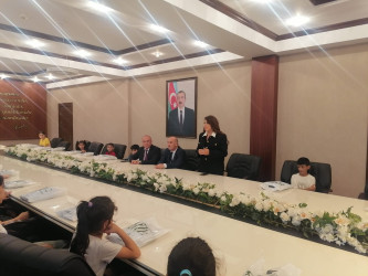 15 Sentyabr - Bilik Günü ərəfəsində Nəsimi rayon İcra Hakimiyyəti tərəfindən bir qrup məktəbliyə məktəbli formaları verilmişdir.