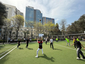 Nəsimi rayonununda Ümummilli lider Heydər Əliyevin anadan olmasının 102-ci ildönümünə həsr olunmuş  voleybol idman növü üzrə məhəllələrarası turnirin rayon mərhələsi keçirilib.