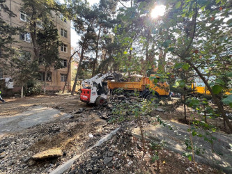 Nəsimi rayonu 3-cü mikrorayon Cavadxan küçəsi 26,30 saylı ünvanlarda abadlıq-quruculuq işləri davam etdirilir.