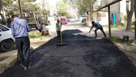 Nəsimi rayonunda məhəllədaxili yollarda abadlıq işləri davam etdirilir.