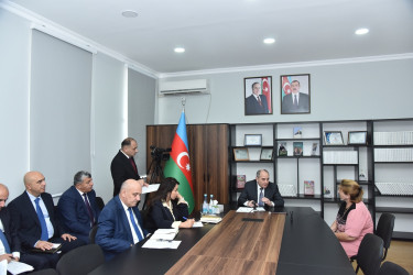 Nəsimi rayon İcra Hakimiyyətinin başçısı növbəti səyyar qəbul keçirib
