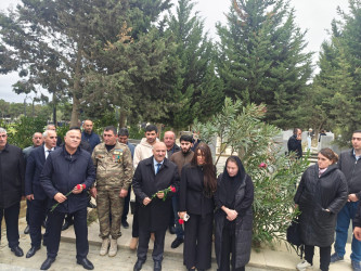 Nəsimi rayon ictimaiyyətinin nümayəndələri Anım Günü münasibətilə Hərbi Memorial Məzarlığı ziyarət etdi.