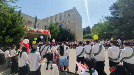 Nəsimi rayonunun ümumtəhsil müəssisələrində “Son zəng” tədbirləri keçirildi.